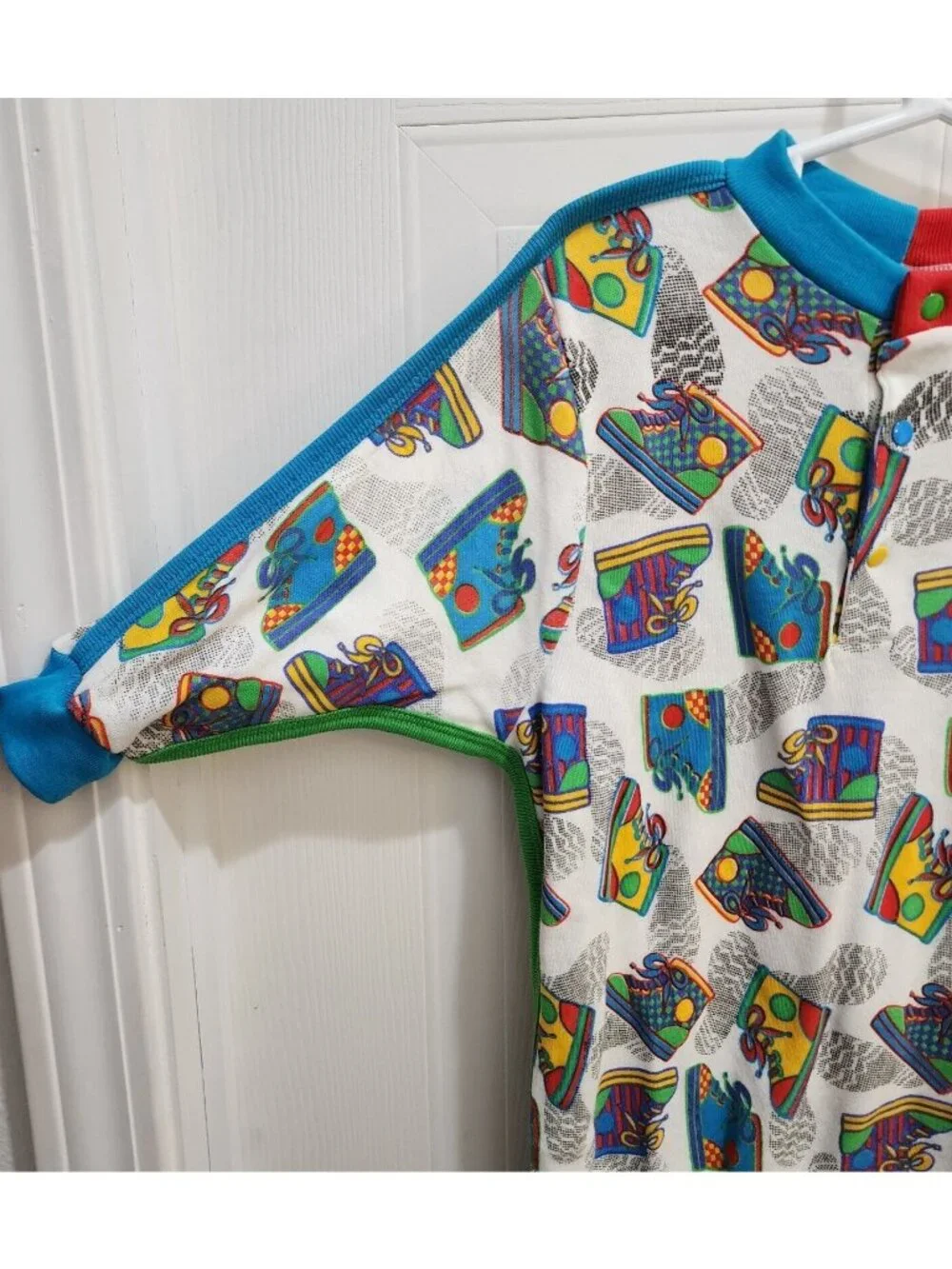 VTG‎ Confetti Knits Colorful Shoe AOP One Piece Snap Outfit Size 24 Months